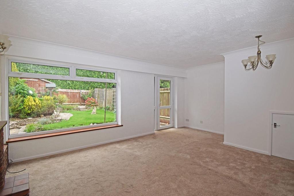 16 Silverdale, lounge b.jpg