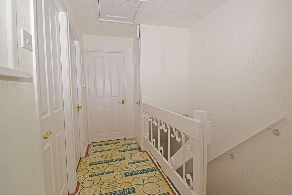 16 Silverdale, landing.jpg