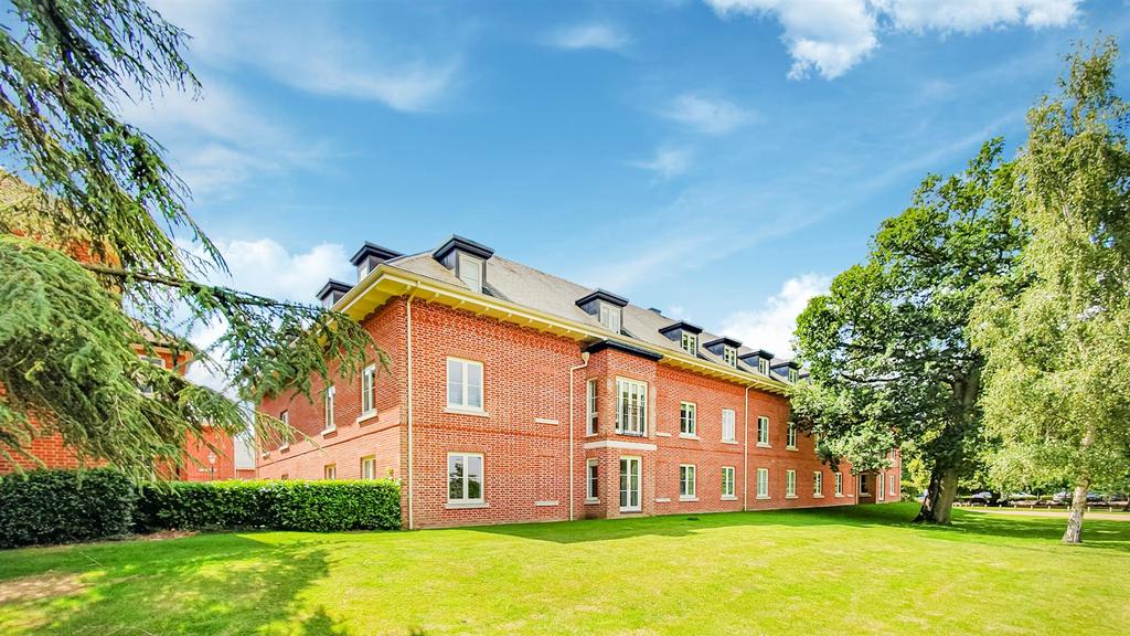 Henmarsh Court, Balls Park 2 bed flat £1,350 pcm (£312 pw)