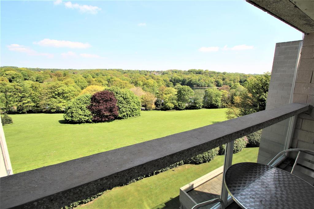 Lakeview Court, Roundhay, Leeds, LS8 2TX 3 bed apartment £1,600 pcm (£369 pw)