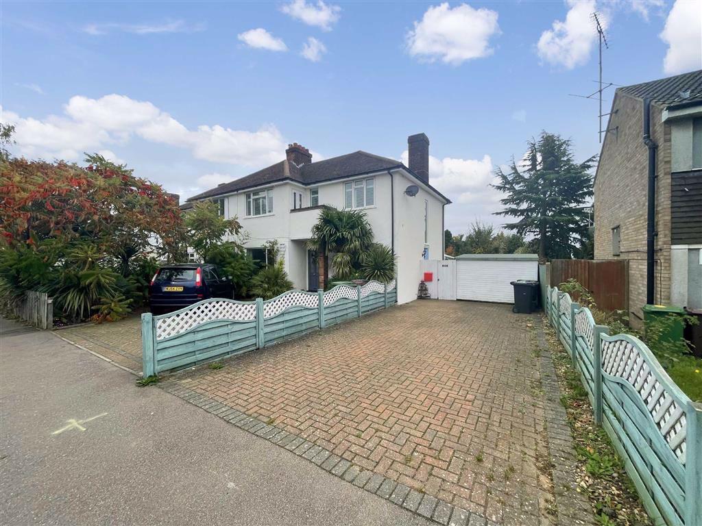 Tavistock Avenue, St. Albans... 2 bed flat £335,000