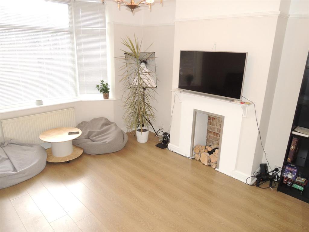 Walsingham Road, Colchester 3 bed end of terrace house £260,000