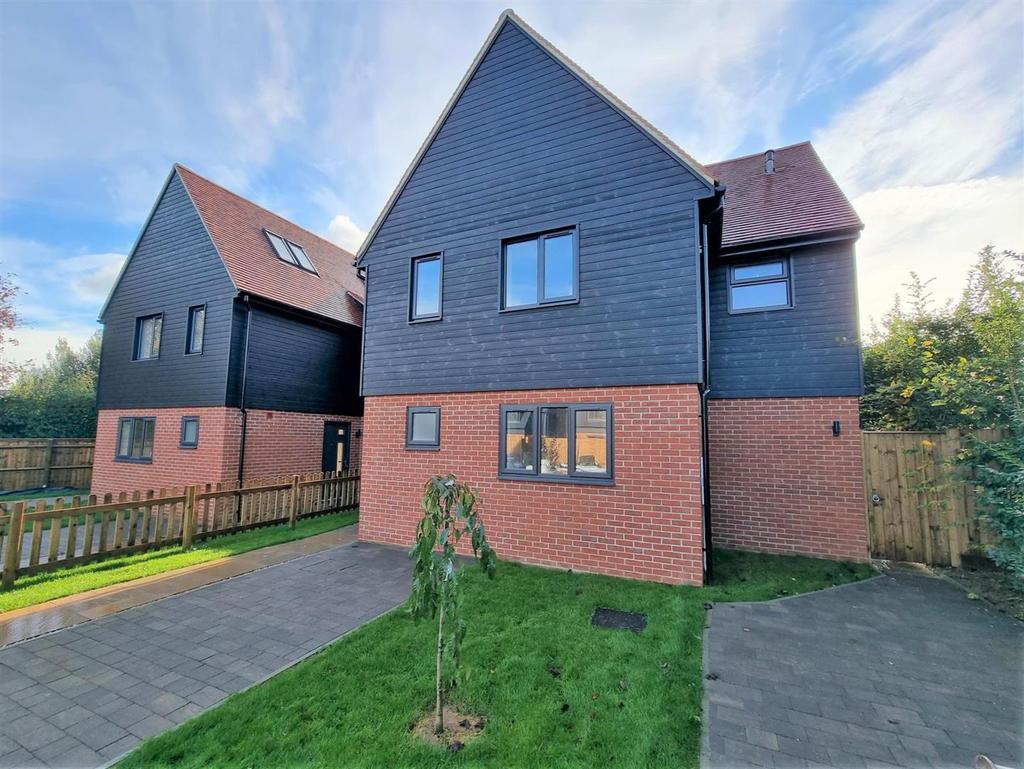 Southend Lane, Newent 5 bed detached house £450,000