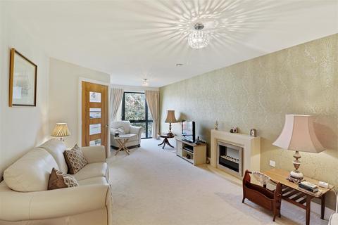 2 bedroom apartment for sale - Turner House, St Margarets Way, Midhurst,West Sussex