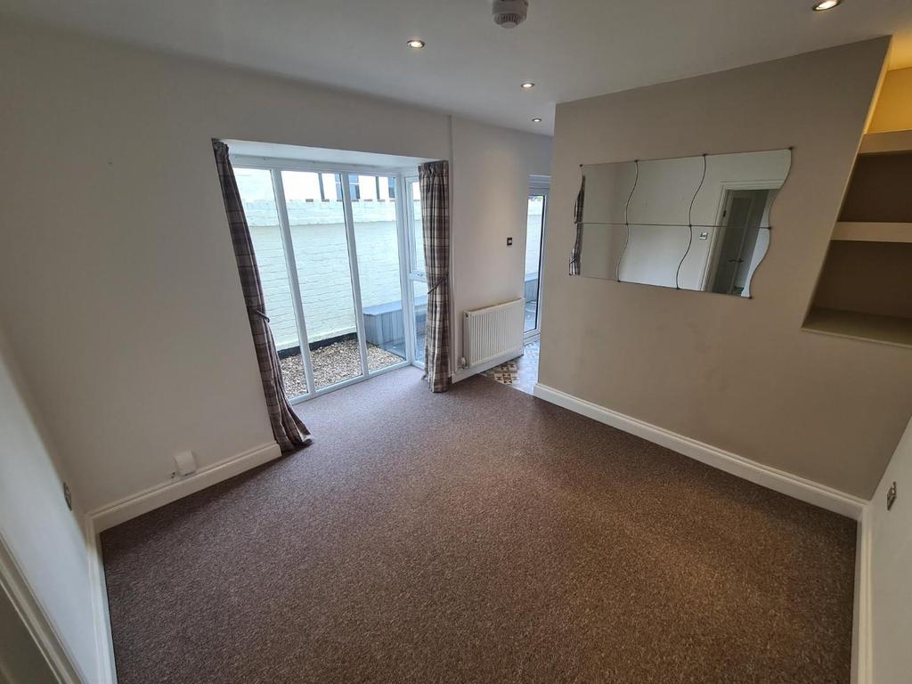 Cornerswell Road, Penarth 2 bed flat to rent £900 pcm (£208 pw)