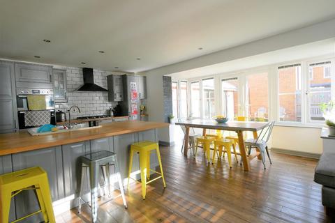 23 Cae Canol, Penarth, CF64 3RL