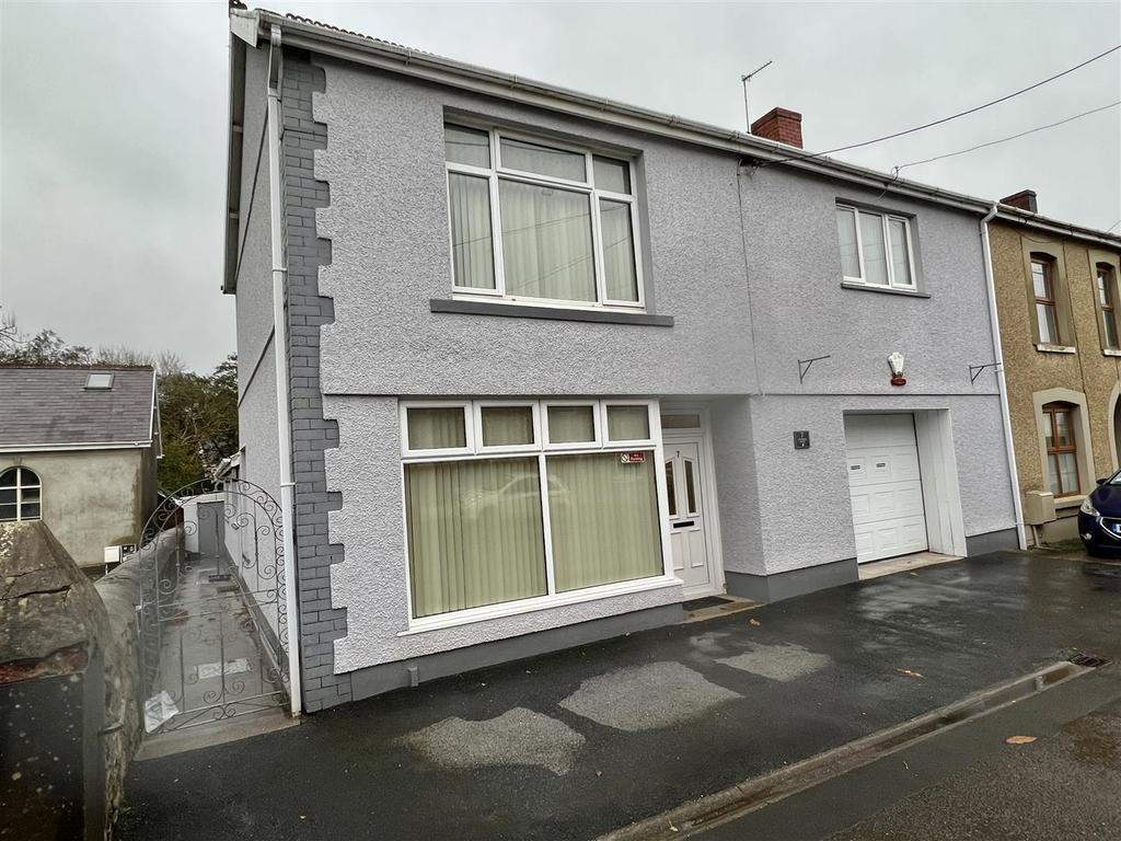 Campbell Road, Llandybie, Ammanford 5 bed end of terrace house £289,950