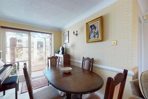 7 Churchill Close, Folkestone, CT19 5UP