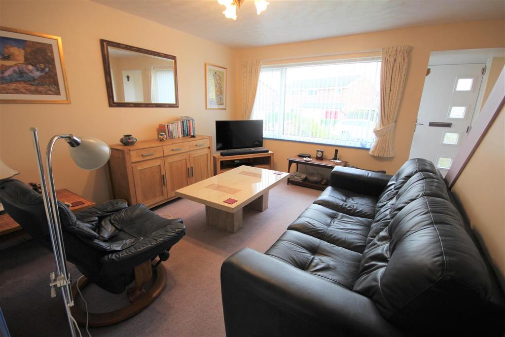 Ness Grove, Cheadle 2 bed semidetached house £150,000