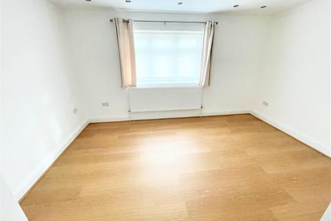 5 bedroom semi-detached house to rent, Woodcote Avenue, Mill Hill, NW7