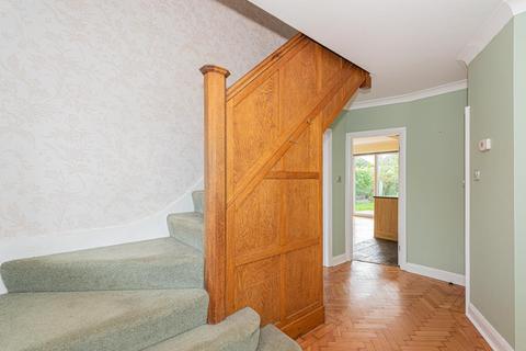 28 Oak Hill, Epsom, KT18 7BT
