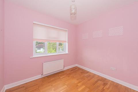 28 Oak Hill, Epsom, KT18 7BT
