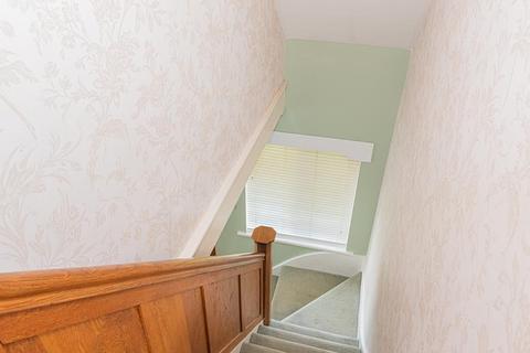 28 Oak Hill, Epsom, KT18 7BT