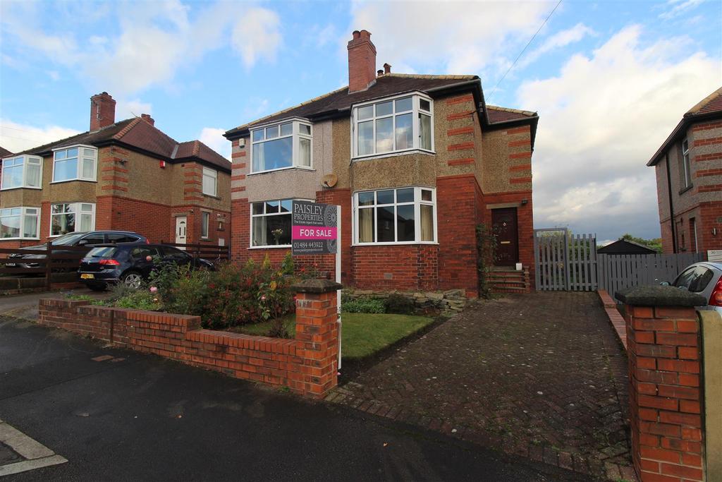 Benomley Crescent, Almondbury, Huddersfield,HD5 8LU 3 bed semidetached