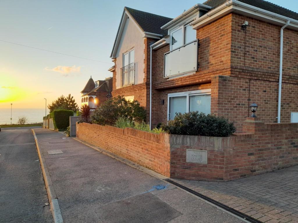 Seacroft Road, Broadstairs 2 bed flat £475,000