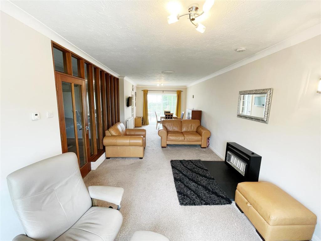 Lounge / Dining Room