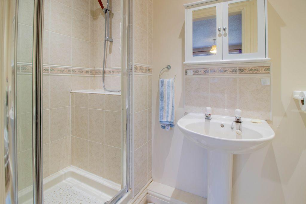 Ensuite to Bed 1