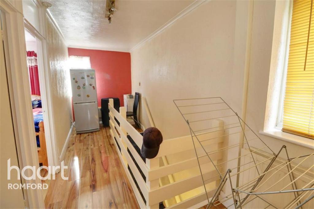 Stanley Avenue Dagenham RM8 1 bed £1,000 pcm (£231 pw)