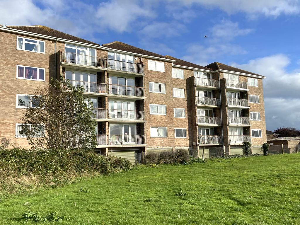 Gale Moor Avenue, Gosport PO12 2 bed apartment £175,000