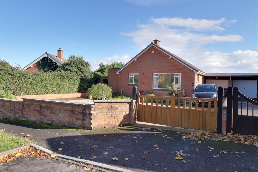 Whitegate Close, Minehead, TA24 3 bed bungalow £375,000
