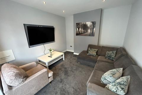 6 bedroom end of terrace house to rent, Hartley Avenue, Leeds, West Yorkshire, LS6