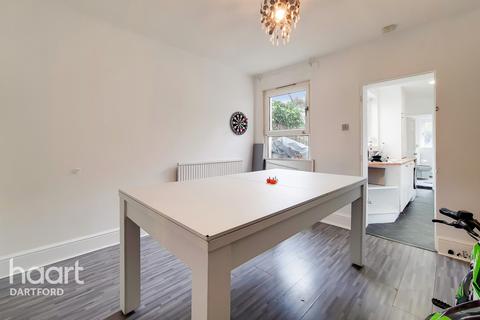 96 Invicta Road, Dartford, DA2 6AZ
