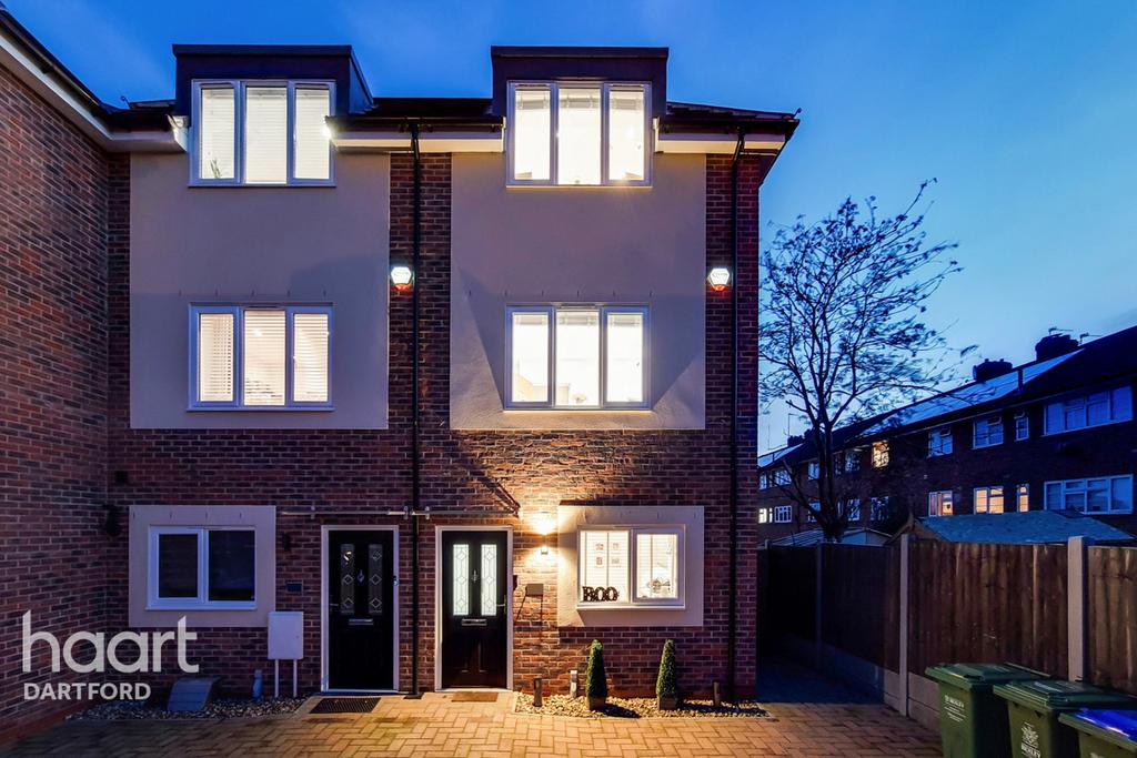 Chailey Close, Sidcup 3 bed end of terrace house £500,000