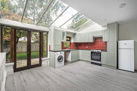 81a Dagnall Park, London, SE25 6NS