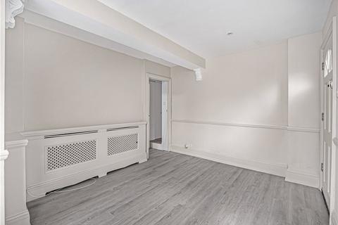 81a Dagnall Park, London, SE25 6NS