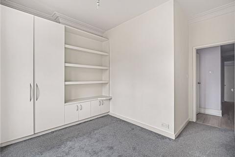 81a Dagnall Park, London, SE25 6NS