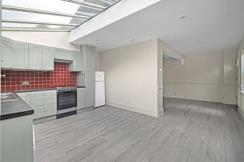 81a Dagnall Park, London, SE25 6NS