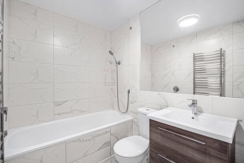 81a Dagnall Park, London, SE25 6NS