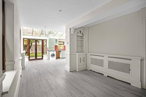 81a Dagnall Park, London, SE25 6NS