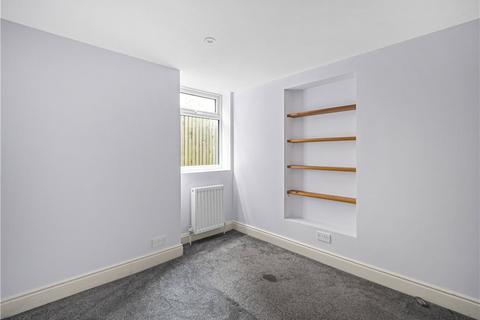 81a Dagnall Park, London, SE25 6NS