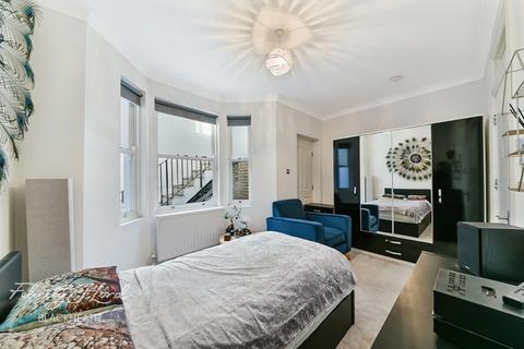 4 bedroom terraced house for sale - Hillreach, LONDON