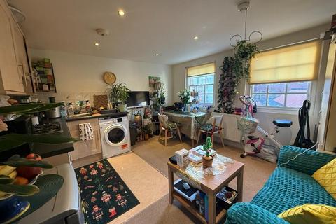 1 bedroom flat to rent, Regent Street, Leamington Spa, CV32