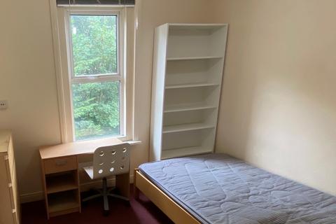 6 bedroom terraced house to rent, Shakespeare Avenue, Southampton