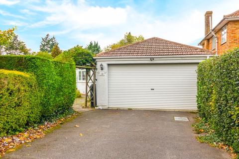 19 Marks Road, Warlingham, CR6 9SH