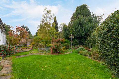 19 Marks Road, Warlingham, CR6 9SH