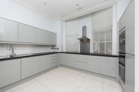 3 bedroom flat to rent, Gloucester Square, London