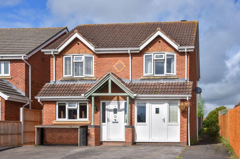 Hazle Close, Ledbury, HR8 2XX 5 bed detached house £365,000