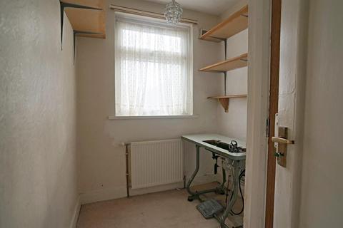 28 Salisbury Road, Chingford, London, E4 6TA