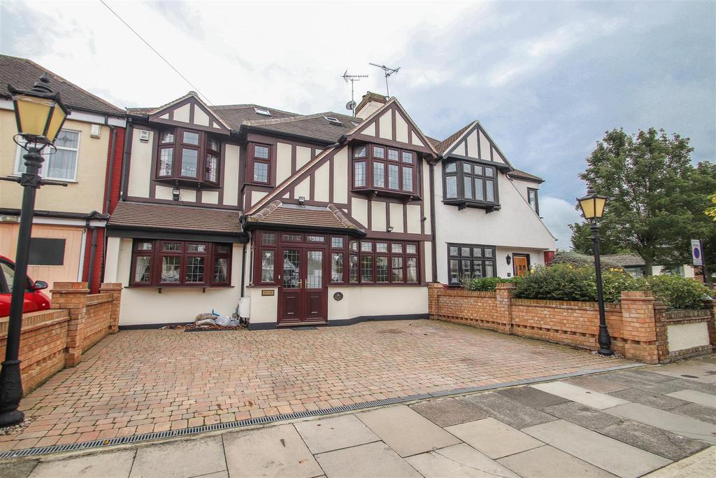 Eastbourne Grove, WestcliffOnSea 6 bed semidetached house £625,000