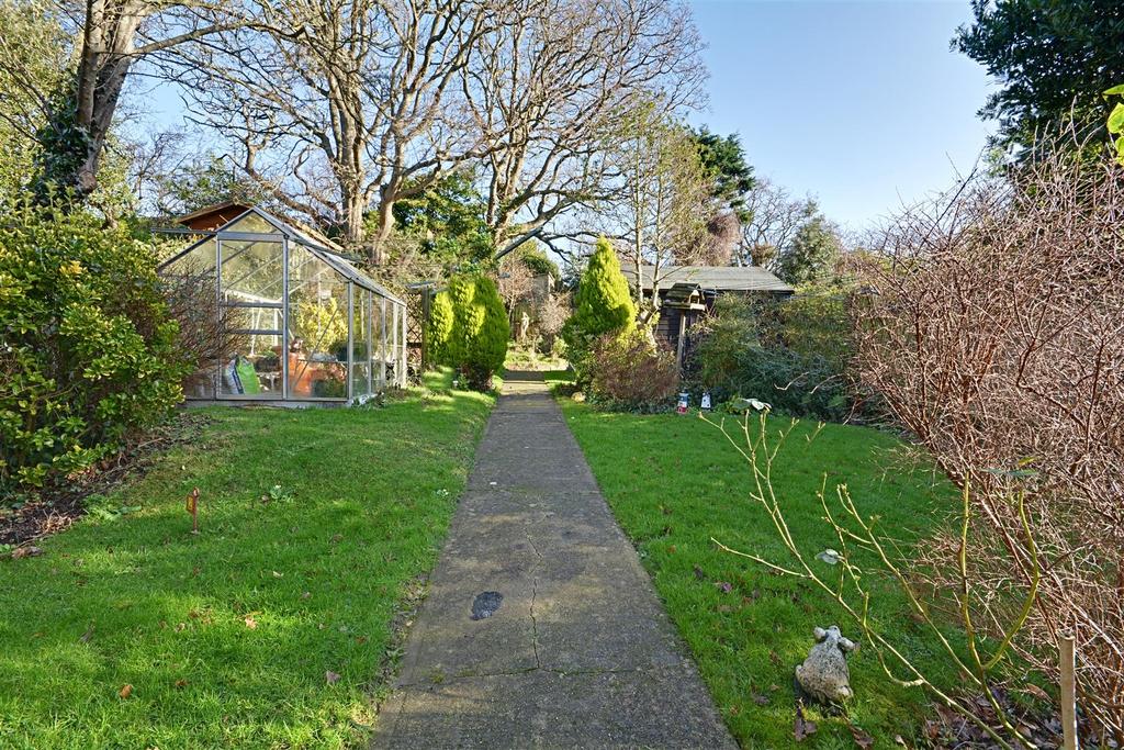 Amherst Road, BexhillOnSea 3 bed detached house £385,000