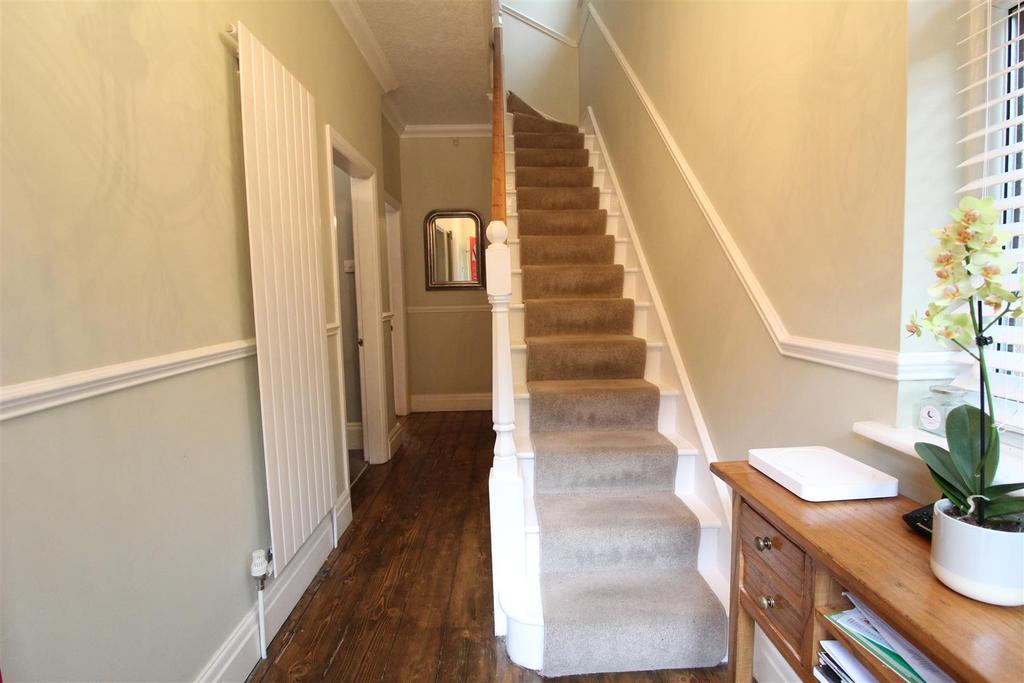 Swanland Road, Hessle 3 bed semidetached house £235,000