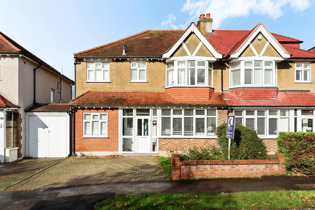 Farm Way, Worcester Park 5 bed semidetached house £761,000