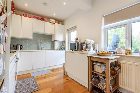 21 Farm Way, Worcester Park, KT4 8RX