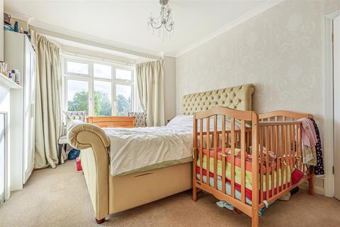 21 Farm Way, Worcester Park, KT4 8RX