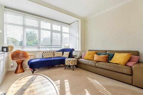 21 Farm Way, Worcester Park, KT4 8RX