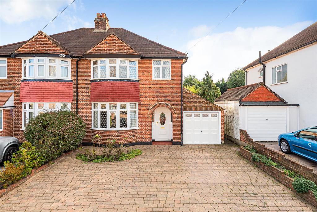 The Mount, Worcester Park 3 bed semidetached house £710,000